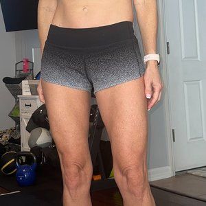 Lululemon Speed Up Low-Rise Lined Short 2.5", Size 6, Black/white speckled